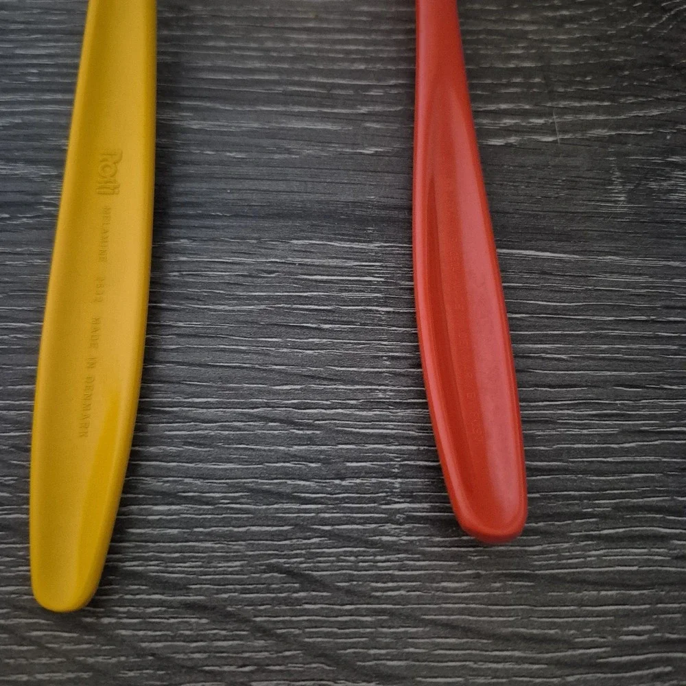 LOT OF 4 MISC. VINTAGE DENMARK ROSTI MIXED COLORS MELAMINE LARGE UTENSILS